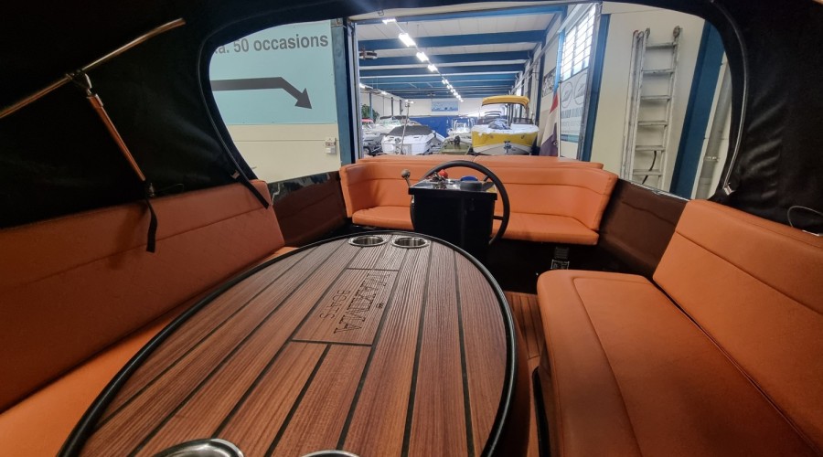 Schitterende en z&eacute;&eacute;r complete Maxima 600 Orange Edition