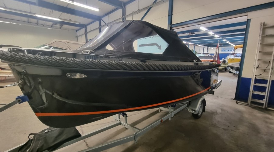 Schitterende en z&eacute;&eacute;r complete Maxima 600 Orange Edition