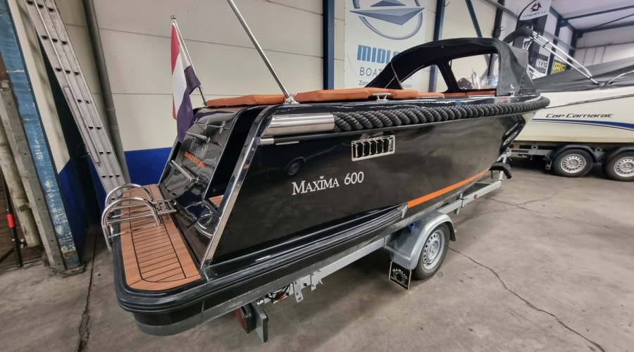 Schitterende en z&eacute;&eacute;r complete Maxima 600 Orange Edition