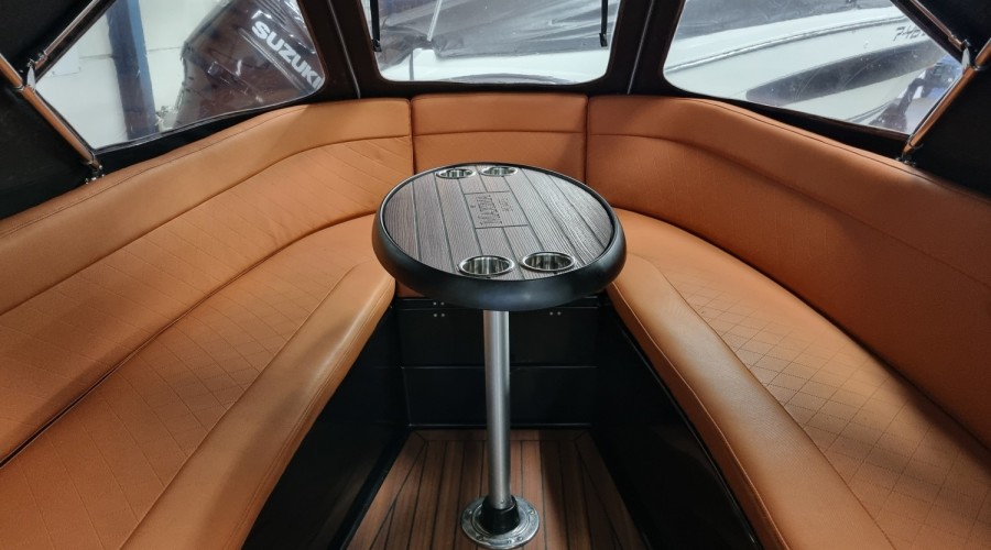 Schitterende en z&eacute;&eacute;r complete Maxima 600 Orange Edition