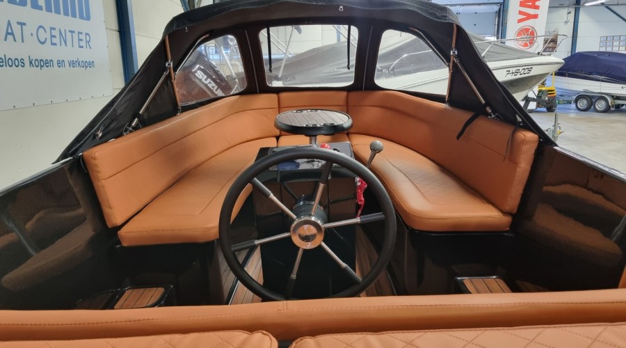 Schitterende en z&eacute;&eacute;r complete Maxima 600 Orange Edition