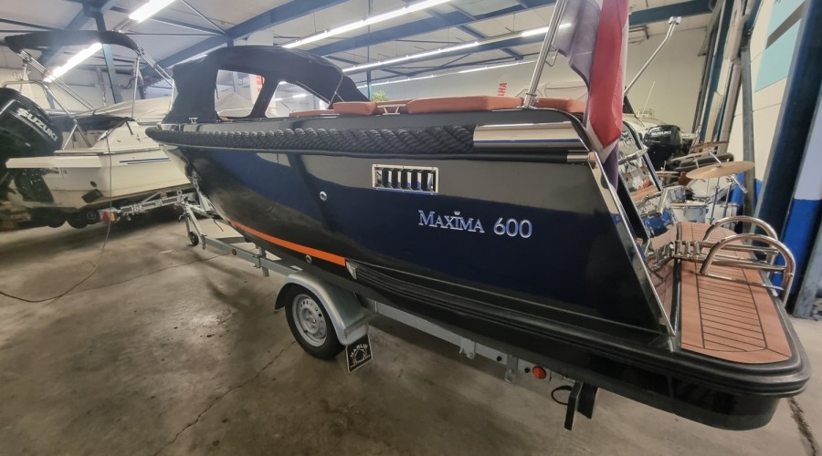 Schitterende en z&eacute;&eacute;r complete Maxima 600 Orange Edition